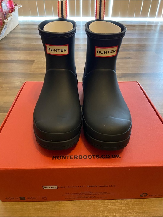 Hunter Shoes - Hunter Women’s Play Short Boot Size 6